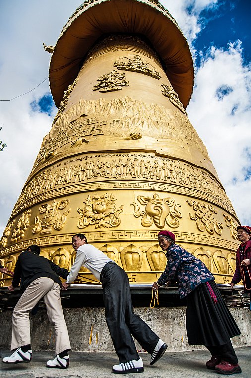 Shangri La, jeden z największych na świecie tybetańskich młynów modlitewnych (Yunnan (Chiny) 2012, część 1/2)